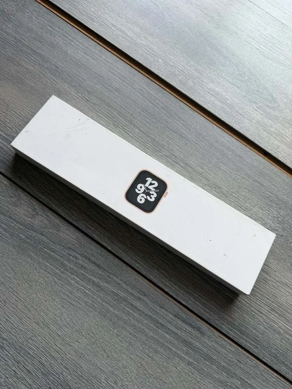 Apple Watch SE 44mm Gold Aluminum Starlight Box
